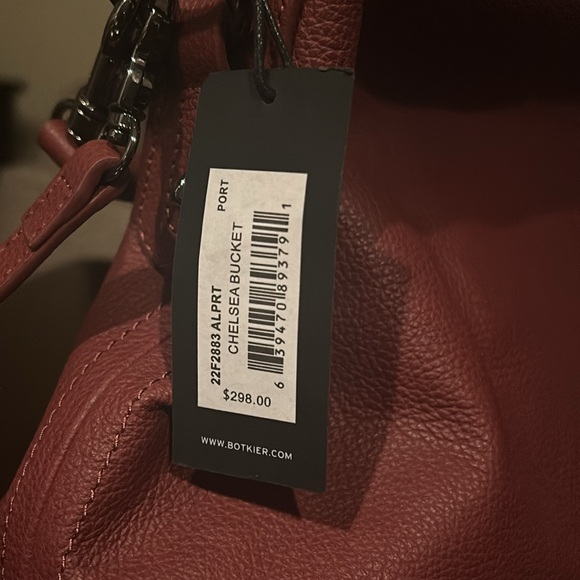 Botkier “Chelsea Bucket” Purse with Cross body option; brand new, with tags - Picture 4 of 9